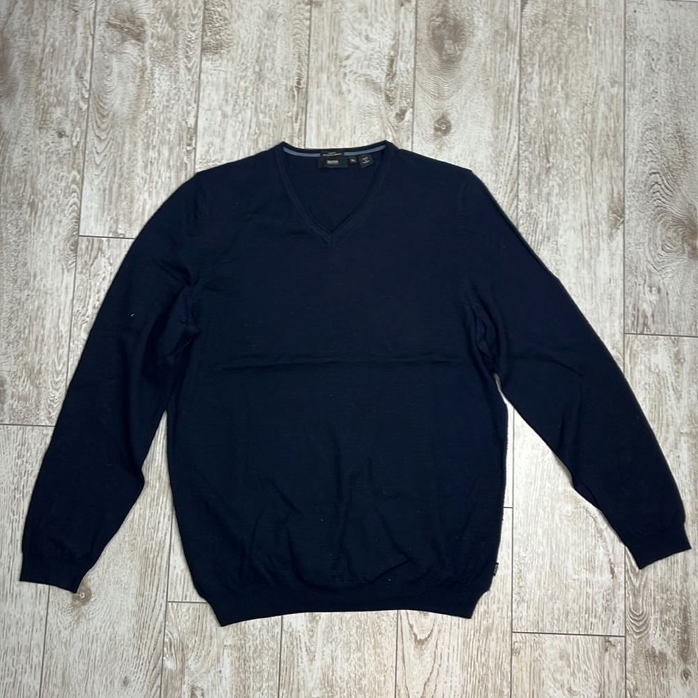 Beautiful Hugo Boss merino wool sweater size XL